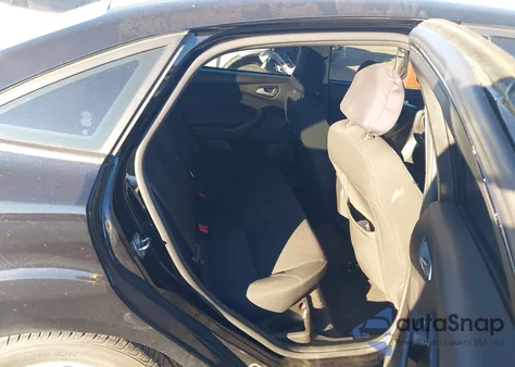 2017 Ford Focus Se z USA, uszkodzony, nr VIN 1FADP3F25HL347086